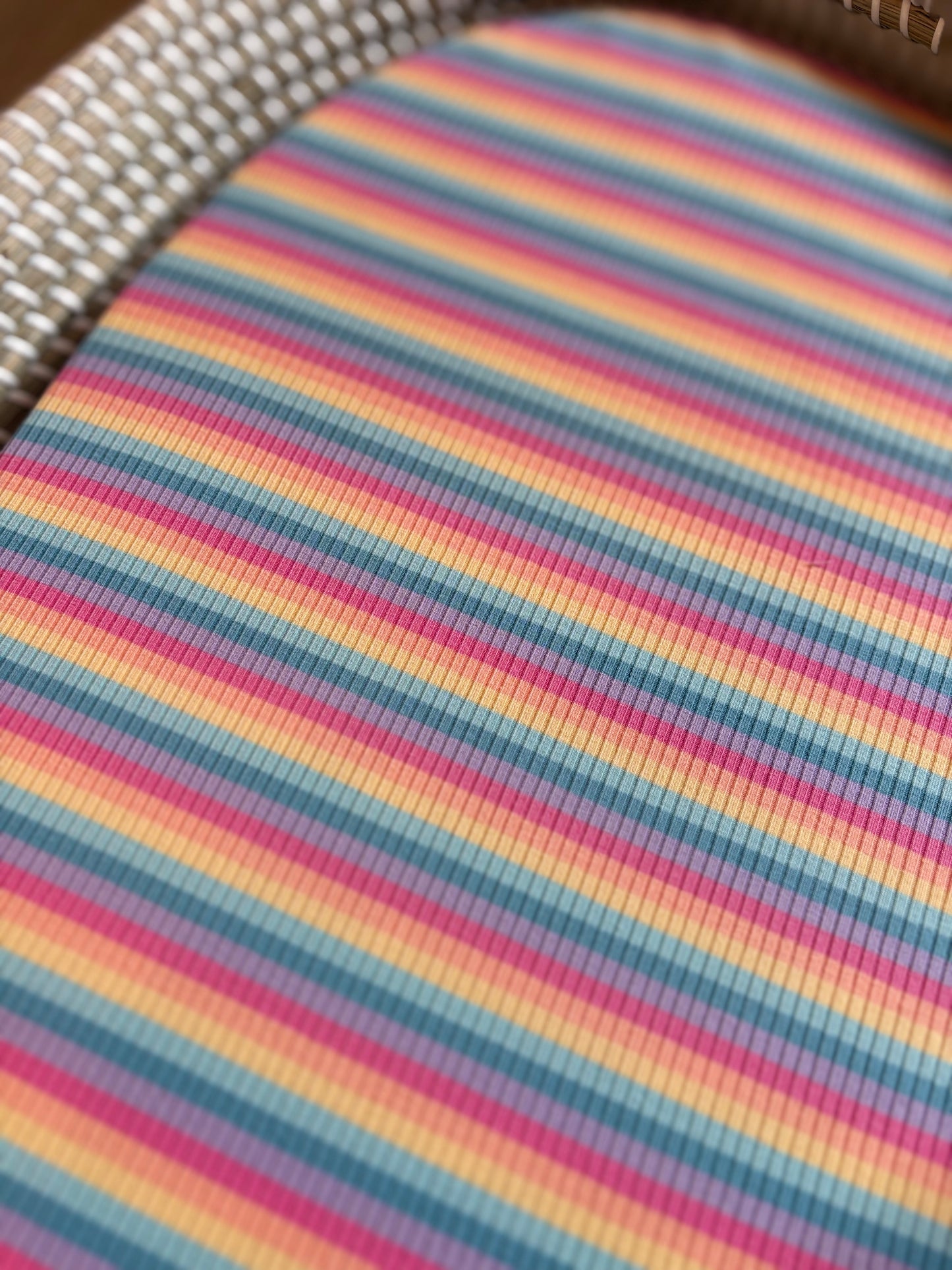 Hoeslaken verschoonmand/kinderwagen - strepen - pastel regenboog