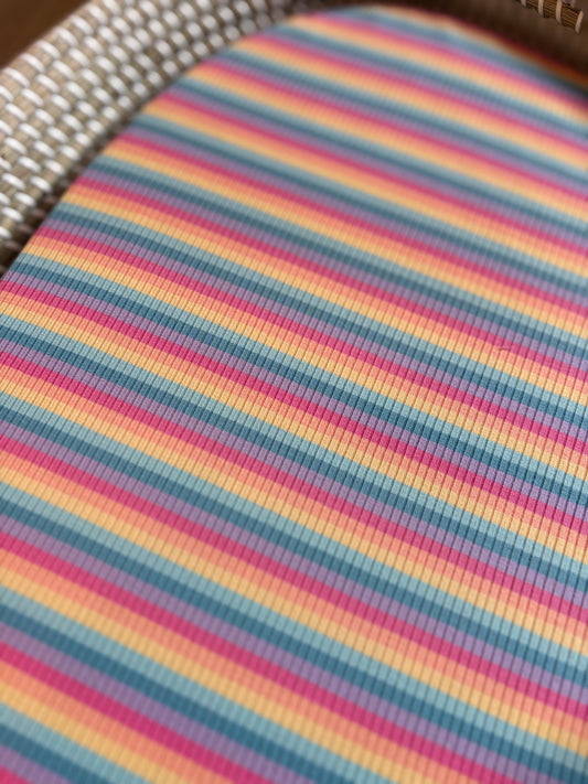 Hoeslaken verschoonmand/kinderwagen - strepen - pastel regenboog
