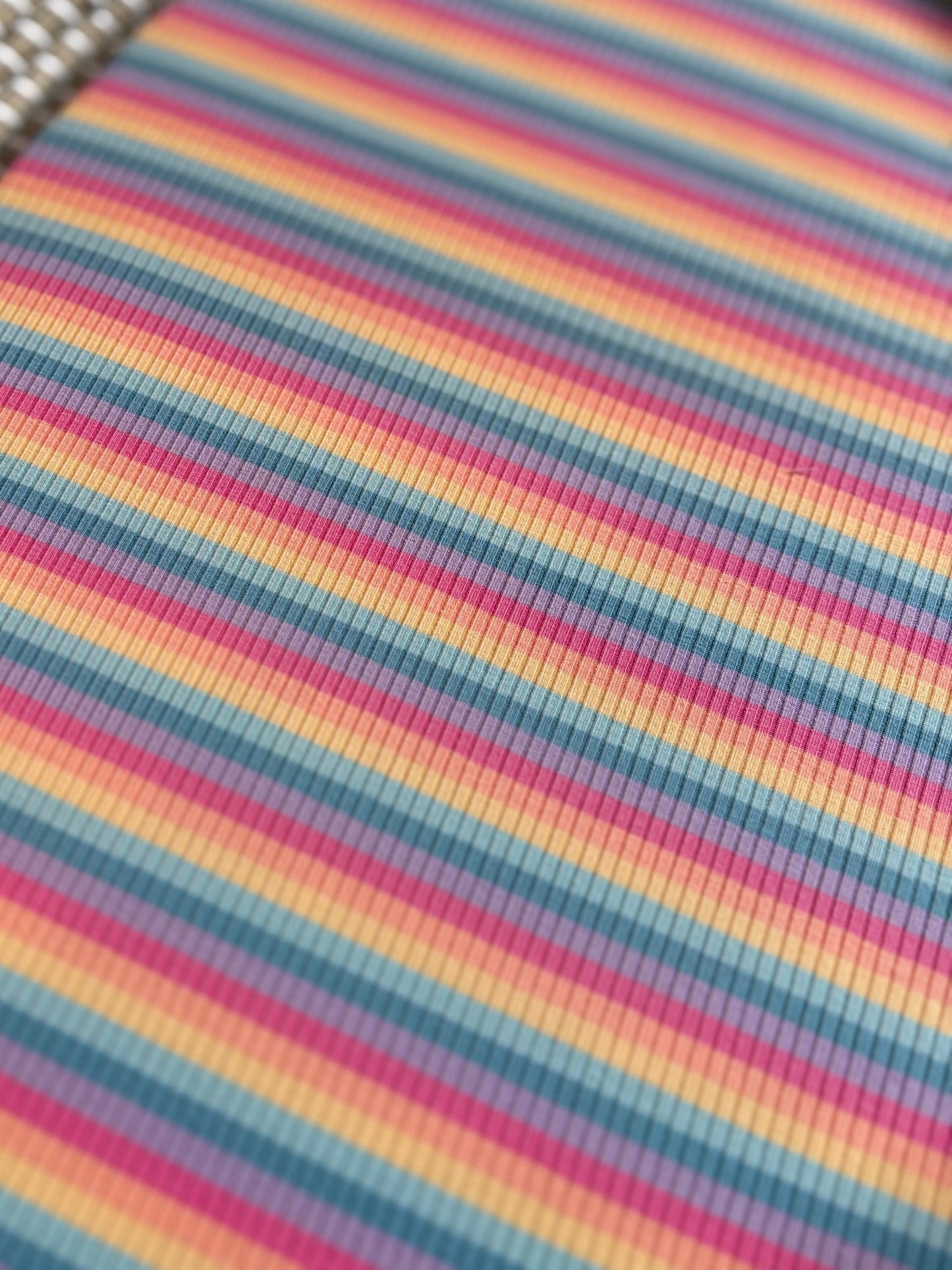 Aankleedkussenhoes - pastel regenboog - strepen