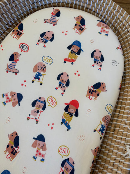 Hoeslaken verschoonmand/kinderwagen - hondjes - rood/blauw/geel