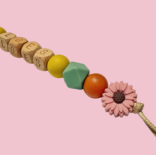 Speenkoord met naam - Loes - roest/groen/bloem