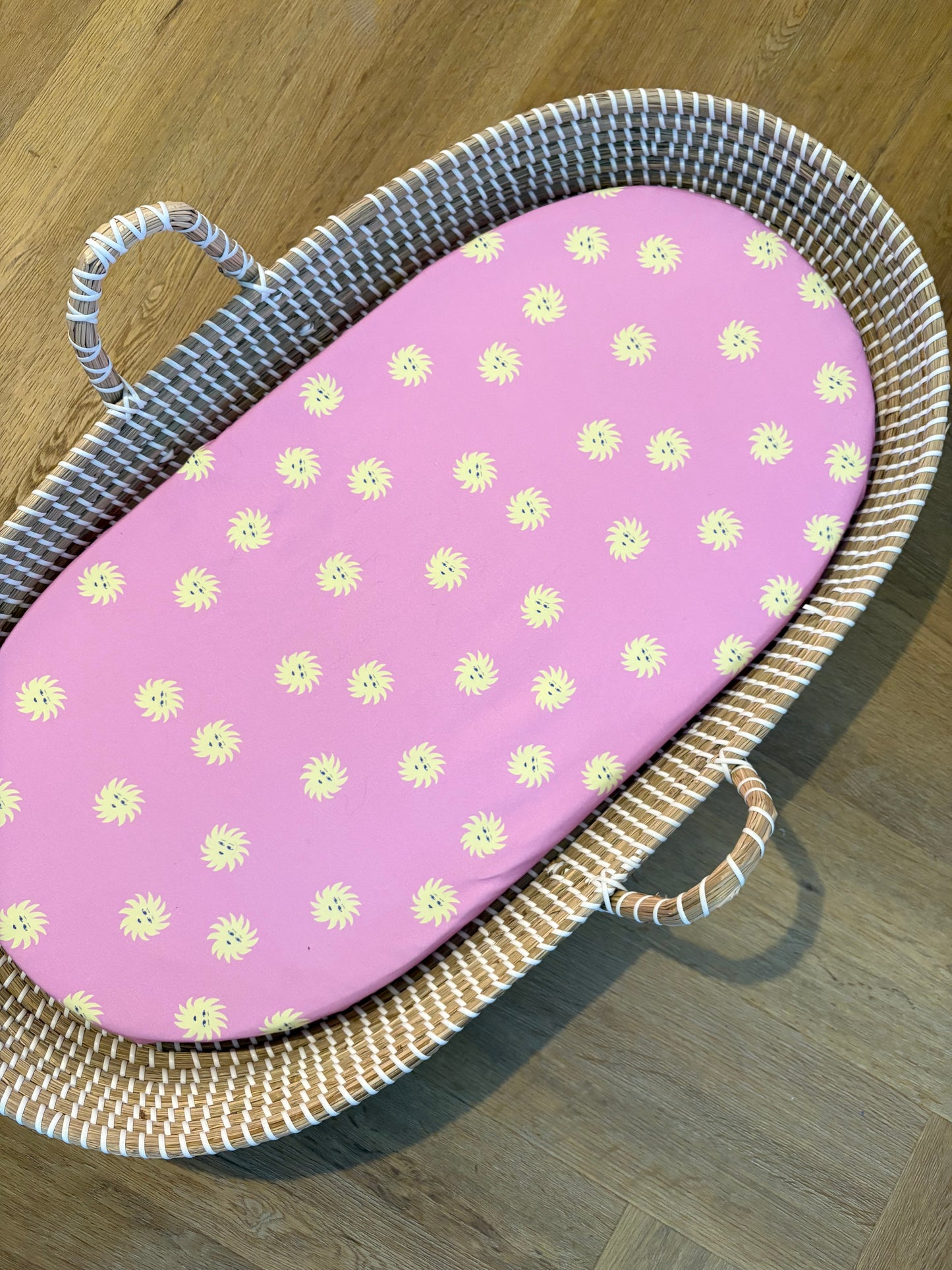 Hoeslaken verschoonmand/kinderwagen - zonnetjes - babypink/pastelgeel