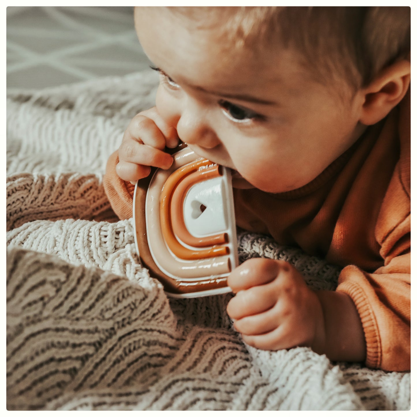 Siliconen Bijtspeeltje - Regenboog Bruin