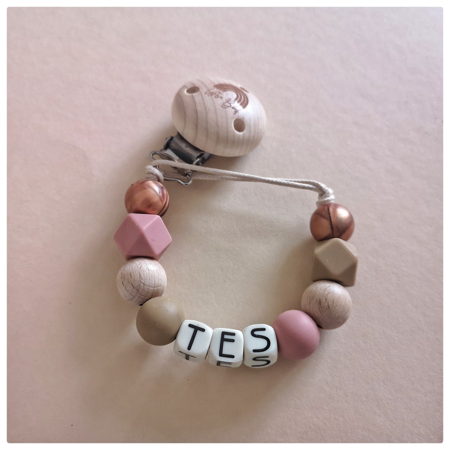 Speenkoord met naam - Tes - Brons/Roze