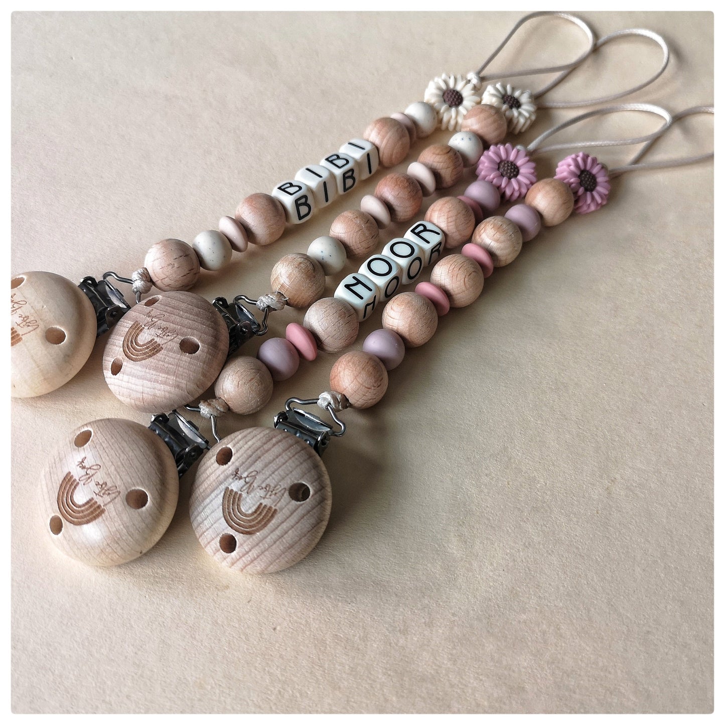 Speenkoord Bloem roze met naam -  Noor