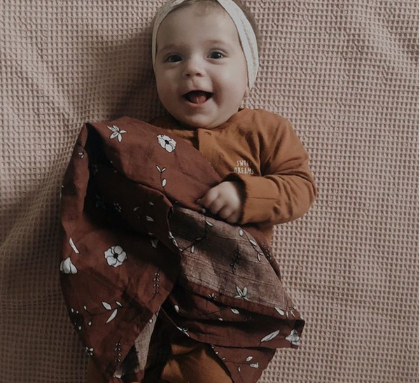 Hydrofiele doek biocotton 57 x 57 cm - Roest met bloemen -  Jut & Julie